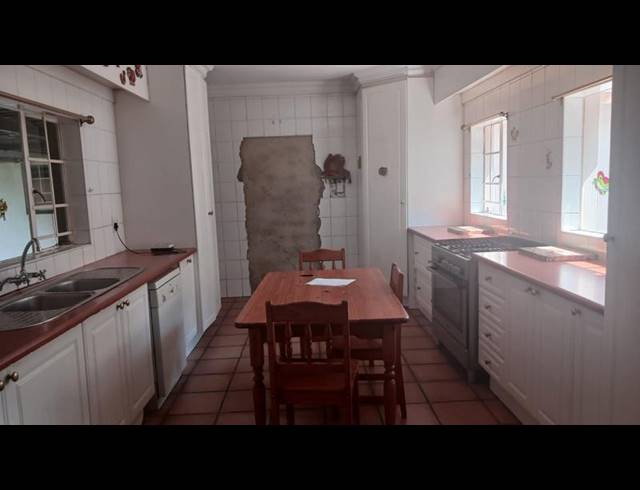 6 BEDROOM HOUSE FOR SALE IN CLAYVILLE